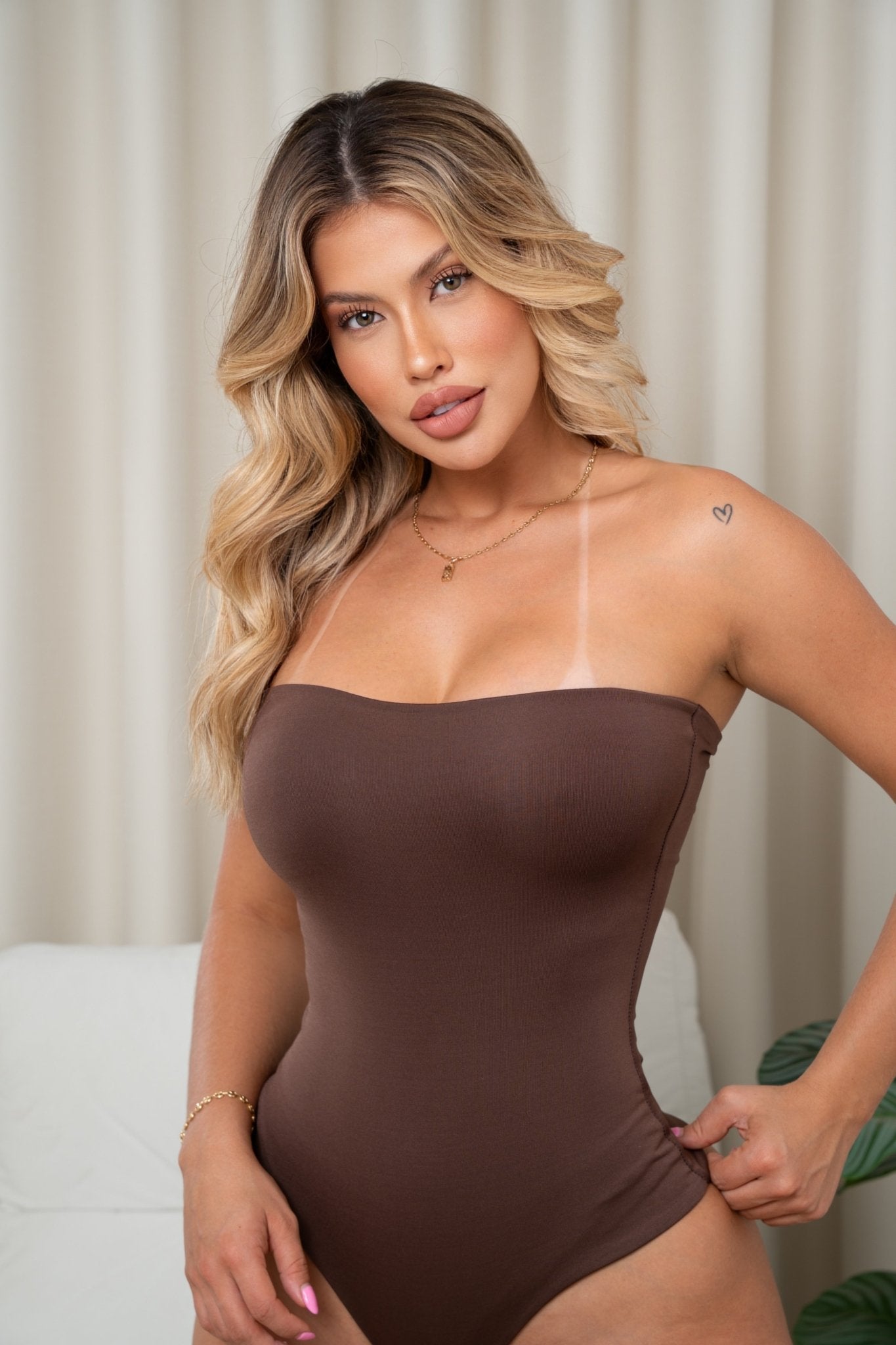 BODY NOHELIA - La vitrina textil